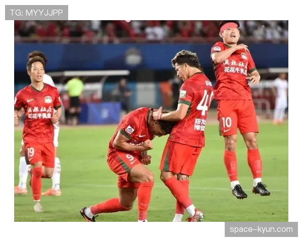 中国足协公布处罚：某中甲球队因历史欠薪被扣除新赛季联赛积分6分